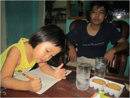 Cô bé 2 tuổi biết đọc, 3 tuổi biết làm toán ở Thanh Hoá
